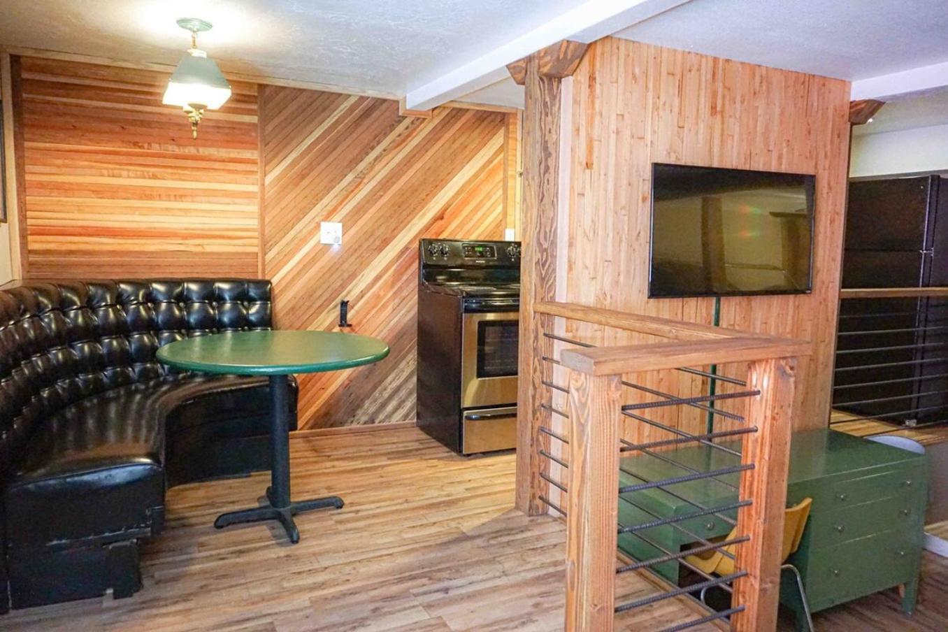 Bear Cave- Pet Friendly Suite In Shaver Lake Exterior photo