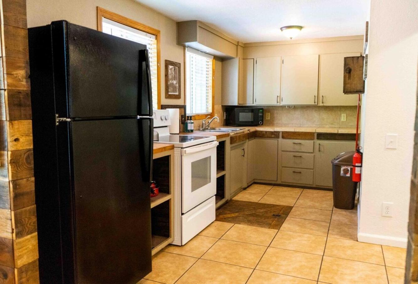 Bear Cave- Pet Friendly Suite In Shaver Lake Exterior photo